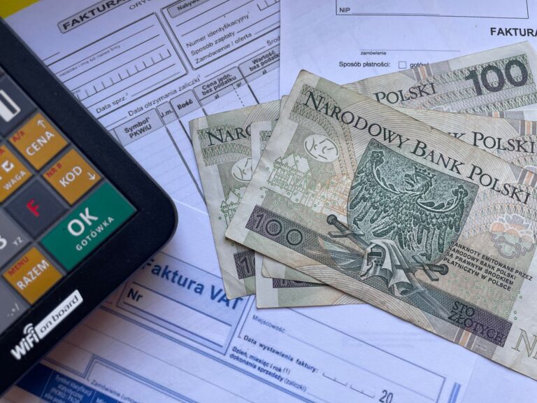 Zwolnienie podmiotowe z VAT do 200 tys. zł: kiedy limit przepada i jak wrócić do zwolnienia